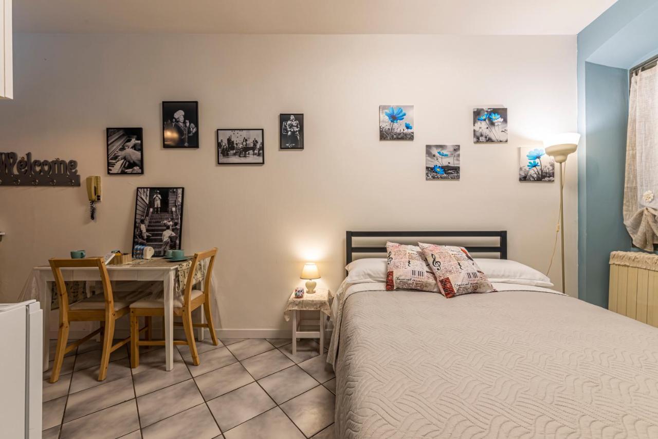 דירות אינטרה Due Minuti Dal Lago Casa Melodia מראה חיצוני תמונה